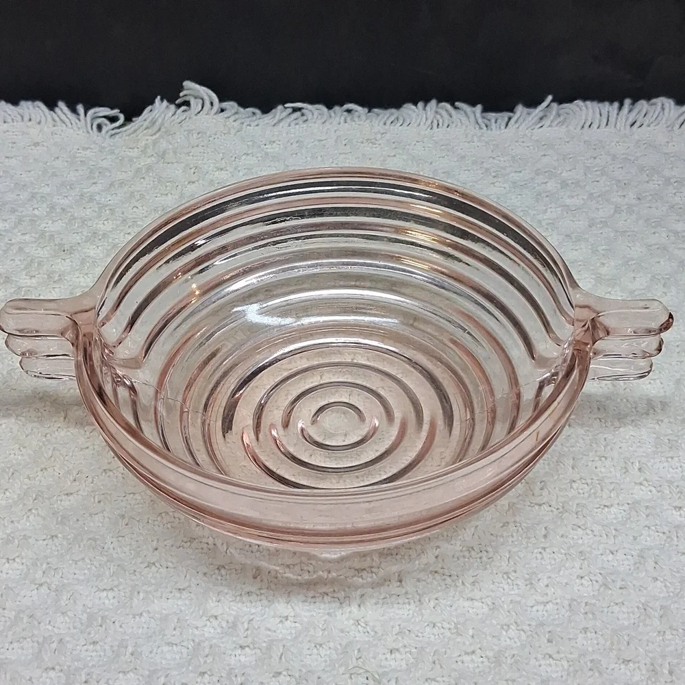 Manhattan Anchor Hocking pink depression glass bowl and sugar bowl‎ set